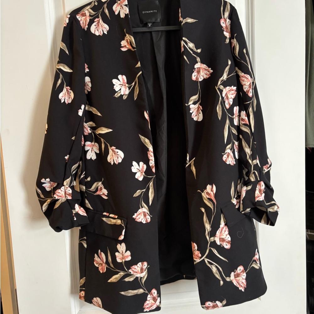 Dynamite Black Floral Blazer